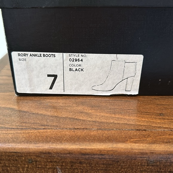 NEW J.Crew Collection “Rory” Ankle Boots - Sz 7 - Picture 4 of 4